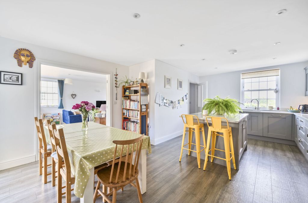 Property photo 2 of 28 1311458-20-6851A8...