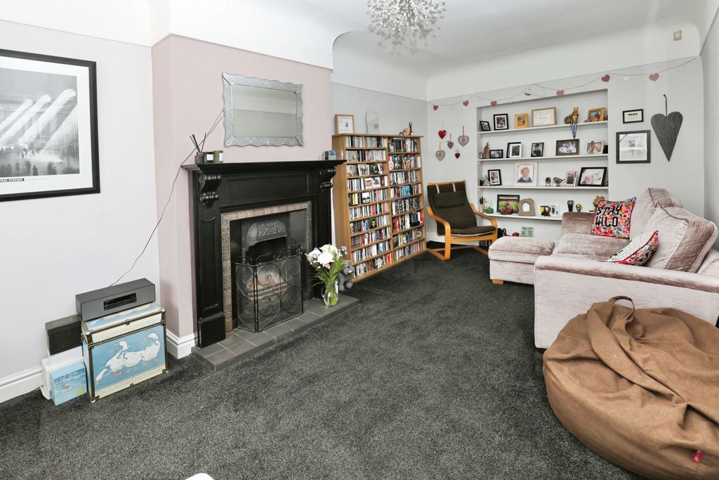 Property photo 2 of 20 1