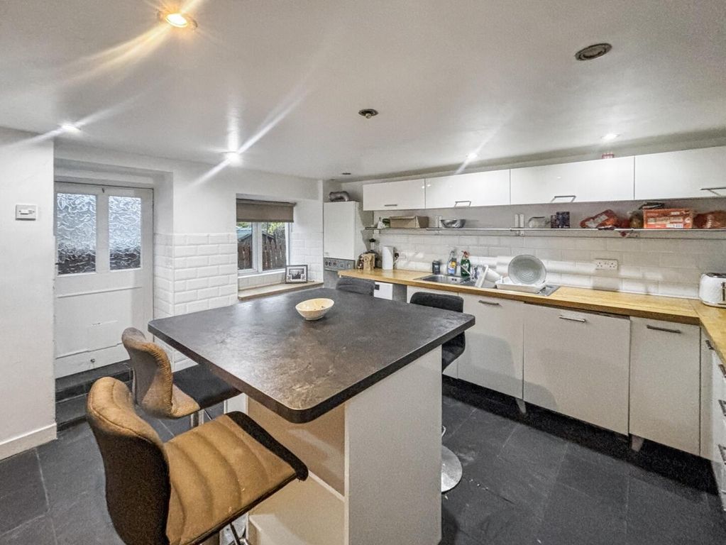 Property photo 2 of 17 Kitchen