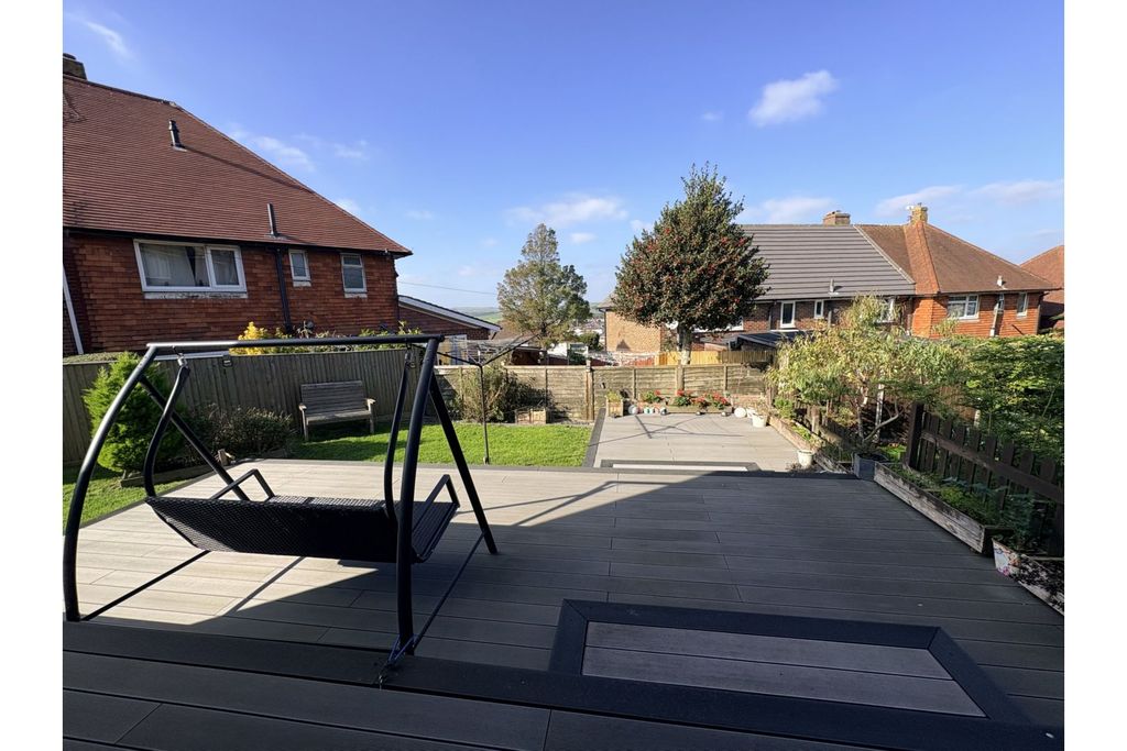 Property photo 2 of 27