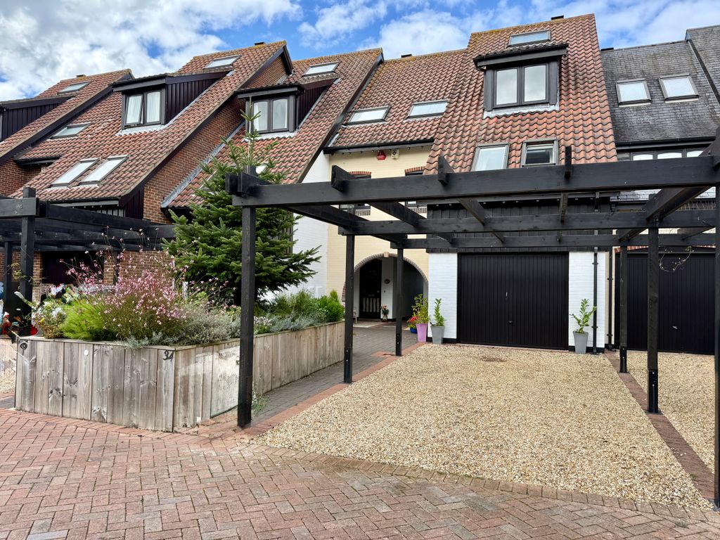 Property photo 2 of 23