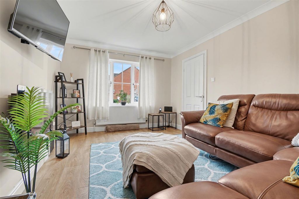 Property photo 2 of 25 Living Room