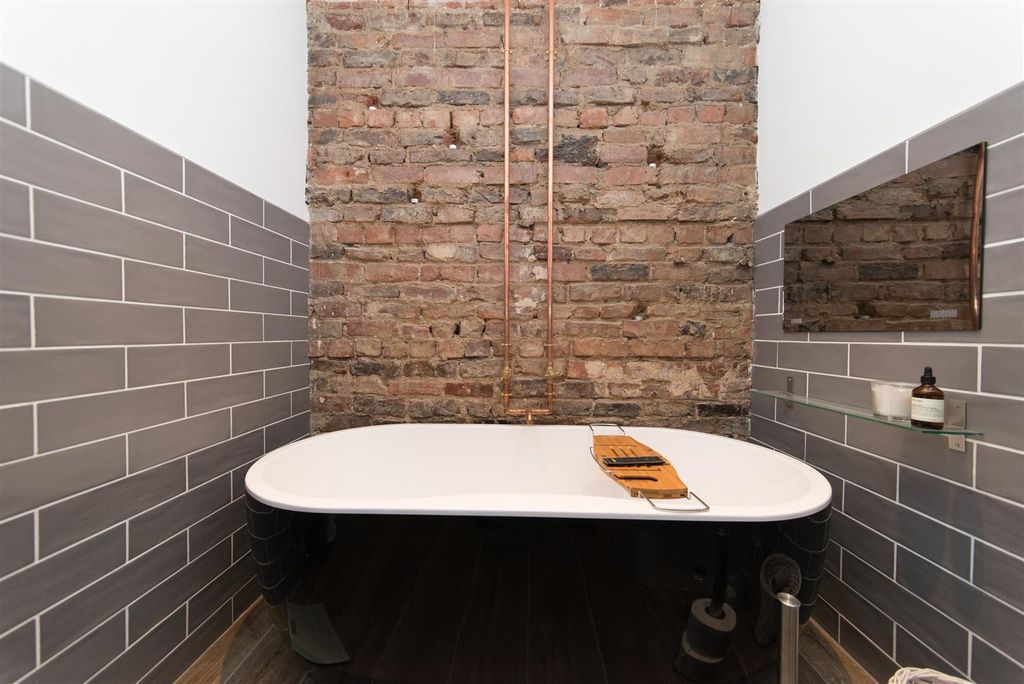 Property photo 3 of 10 W-7307.Jpg