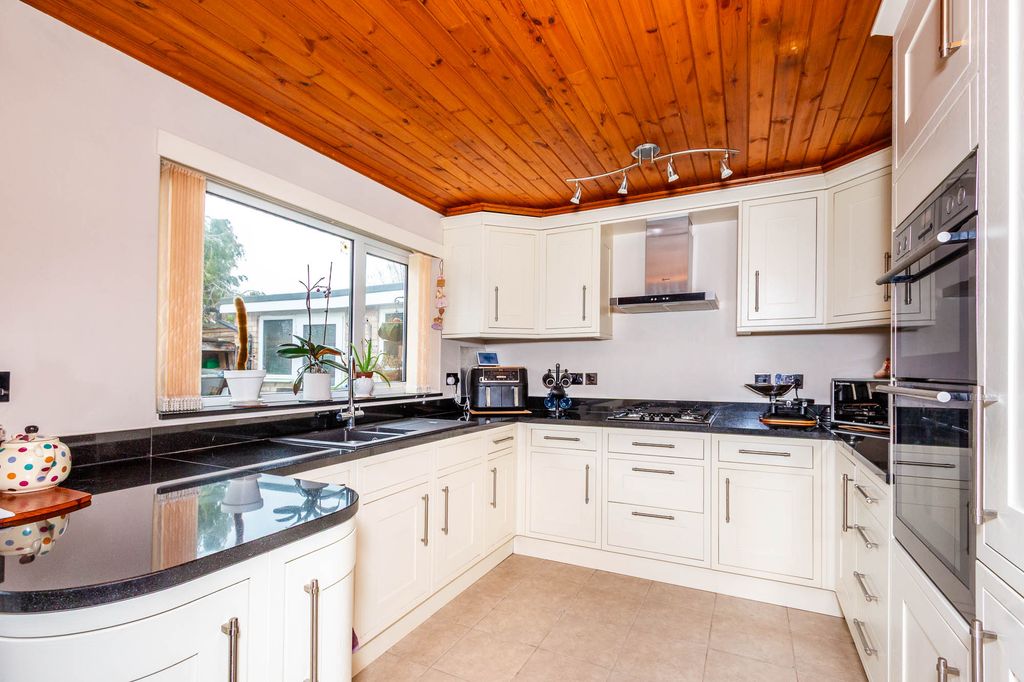 Property photo 3 of 15 Kitchen Area