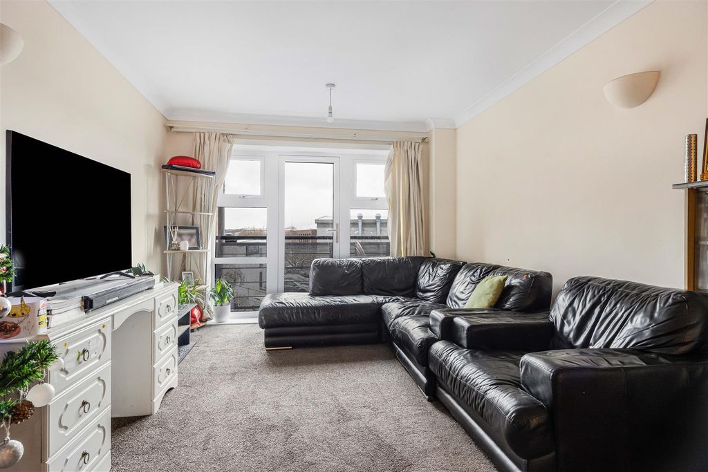 Property photo 3 of 15 11_69381.Jpg