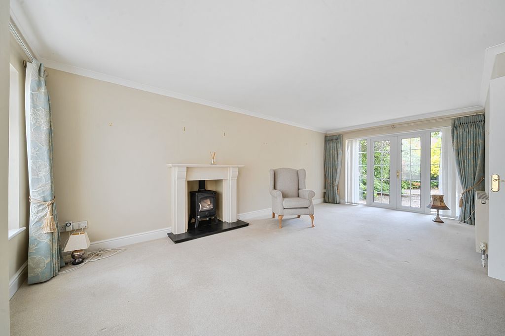 Property photo 2 of 20