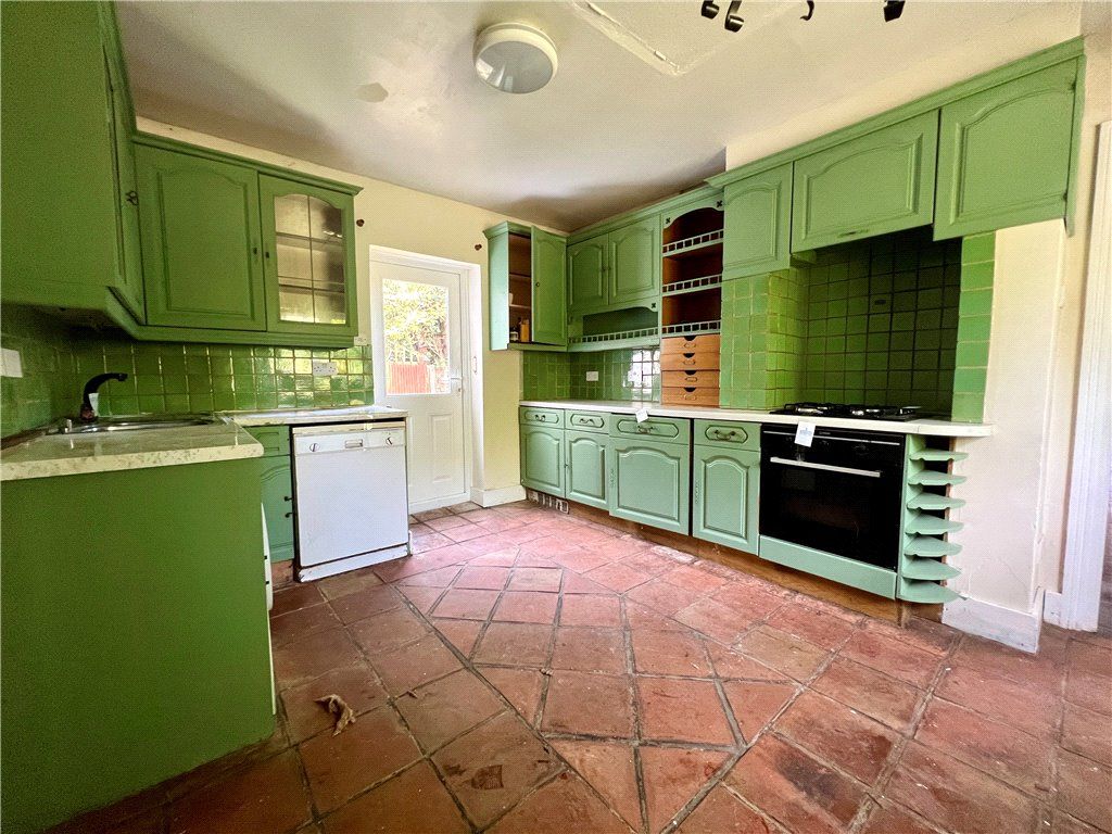 Property photo 3 of 14 Kitchen