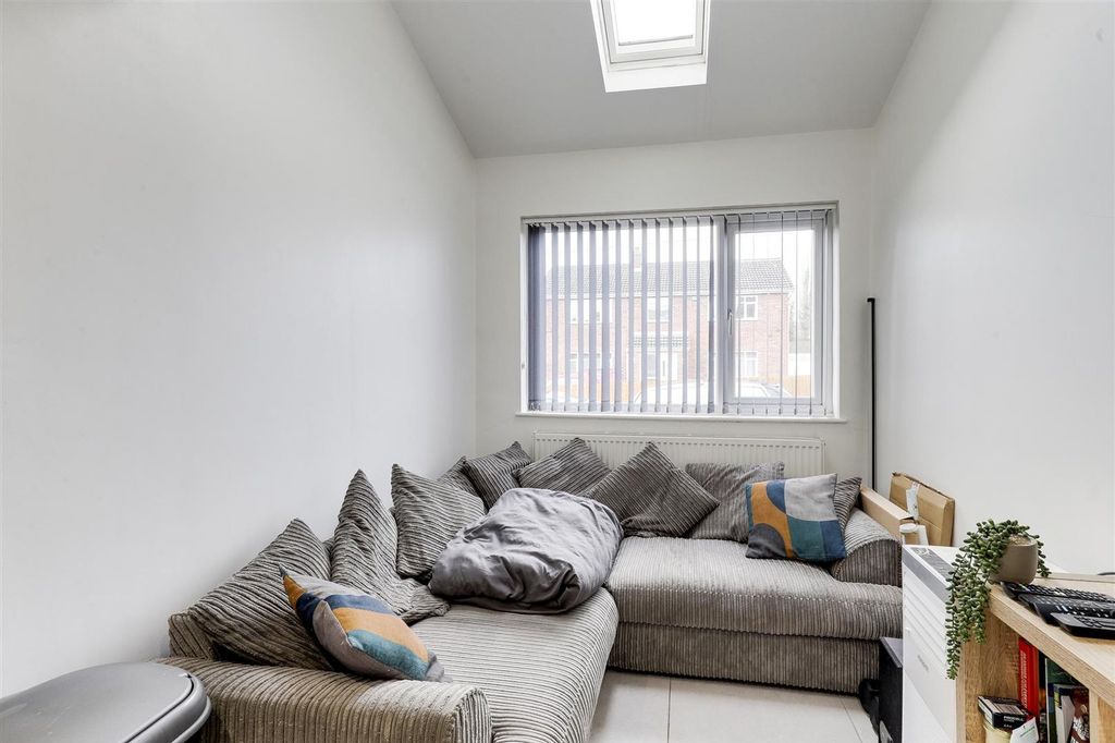 Property photo 2 of 19 Kitchen