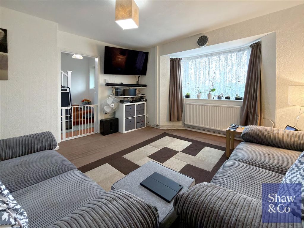 Property photo 3 of 13 Living.Jpg