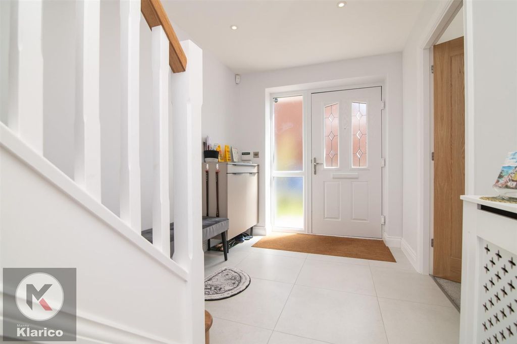 Property photo 2 of 21 7A,Warwickgardens-28.Jpg