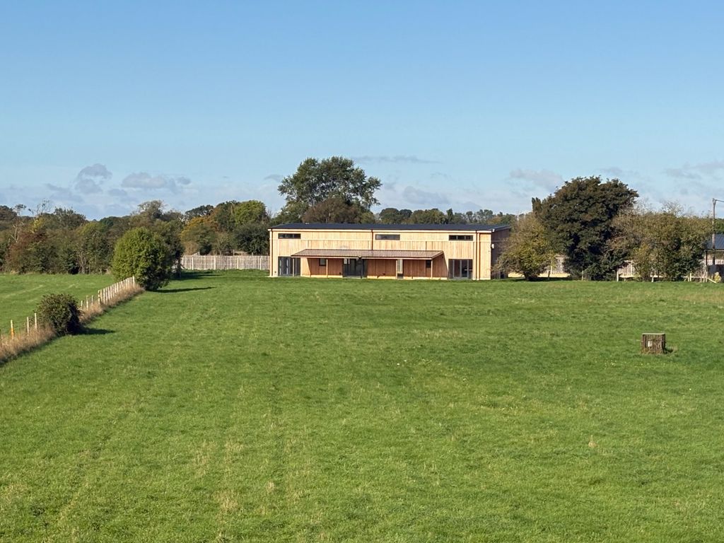 Property photo 1 of 28 Picture No. 35