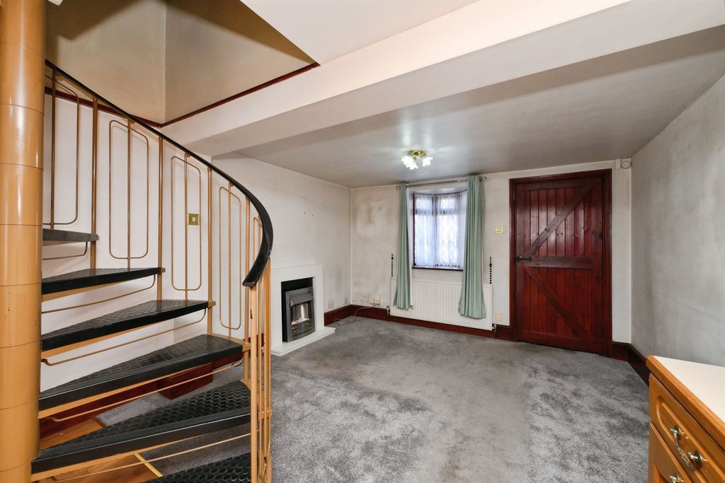 Property photo 2 of 18