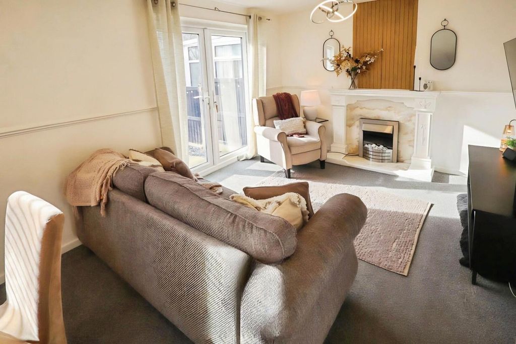 Property photo 3 of 15 Living Room