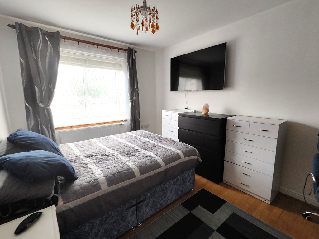2 bed flat for saleBynack More, Aviemore PH22 photo 4