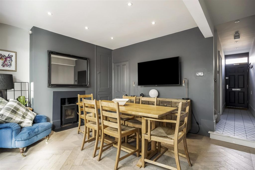 Property photo 3 of 9 Dining Area