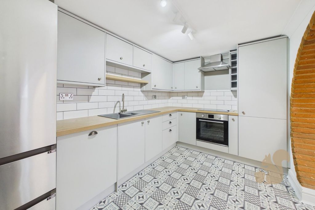 Property photo 3 of 16 Kitchen