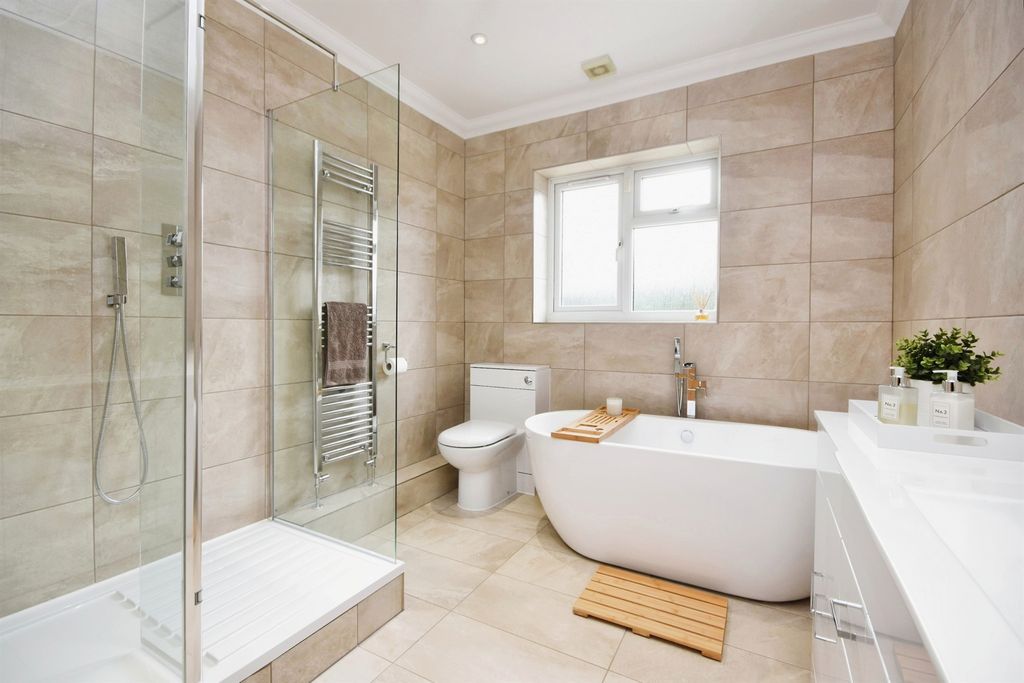 Property photo 2 of 25