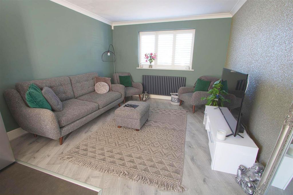Property photo 1 of 10 Lounge.Jpg