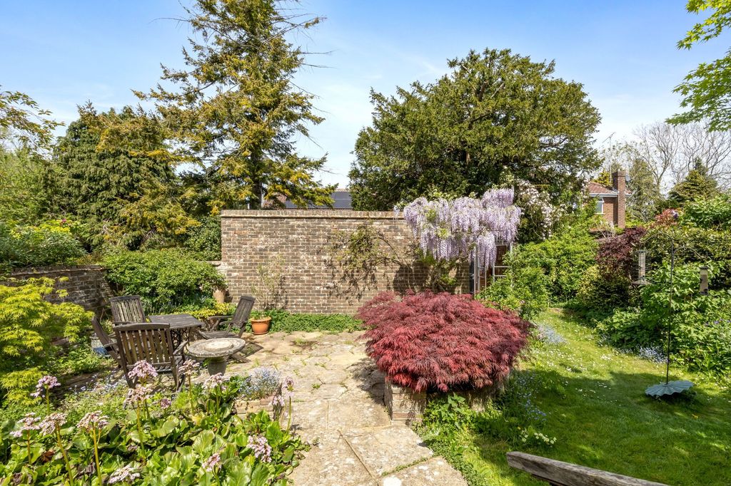 Property photo 2 of 24
