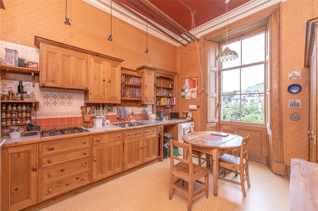 Property photo 3 of 33 Dining Kitchen