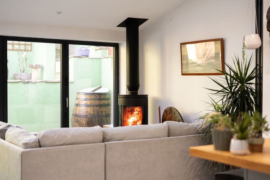 Property photo 2 of 34