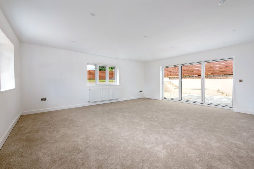 Property photo 2 of 26 Picture No. 09