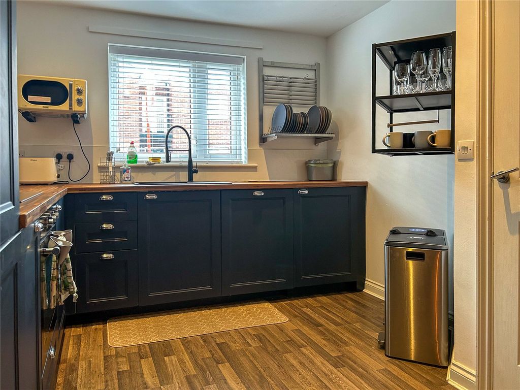 Property photo 3 of 21 Kitchen