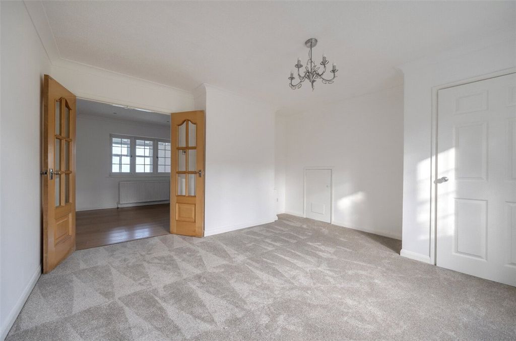 Property photo 2 of 11 Sitting Room