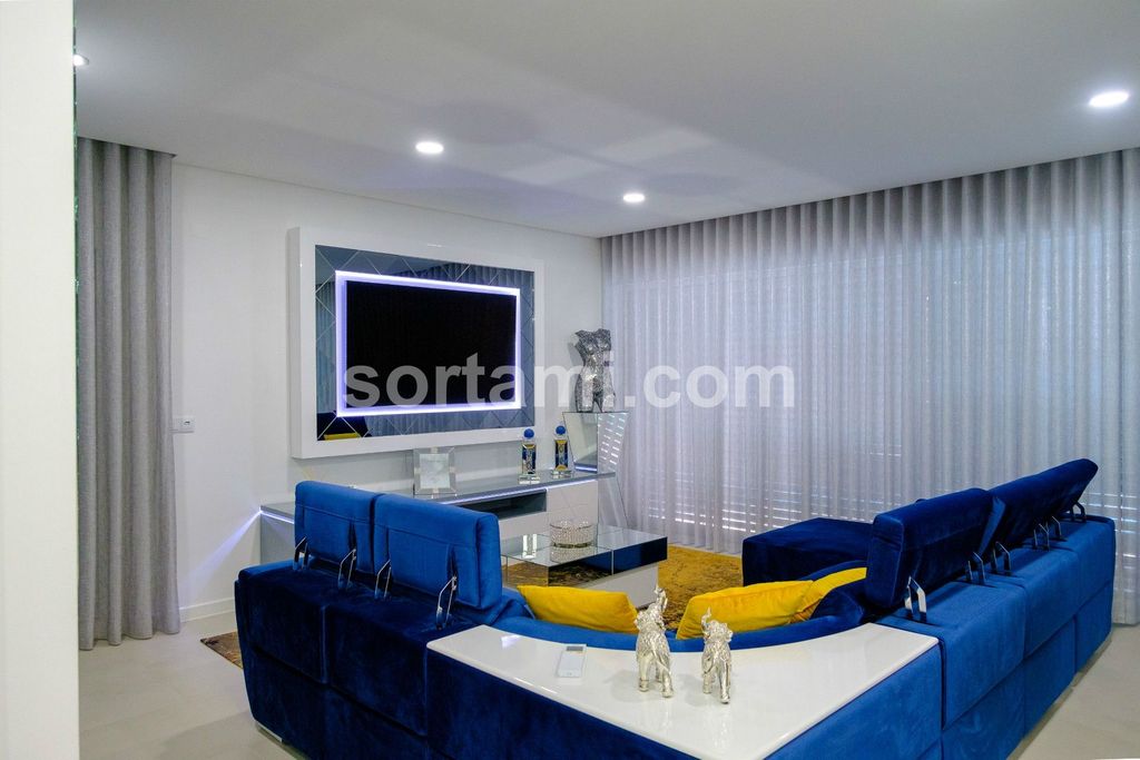 Property photo 2 of 35