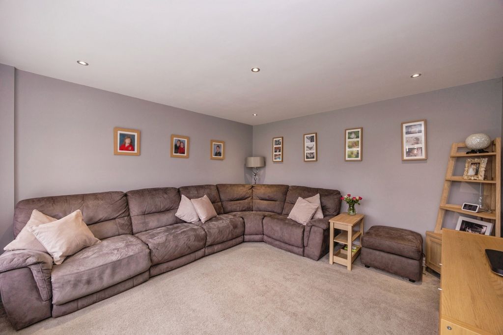 Property photo 3 of 15 Pbox-Img.Jpg