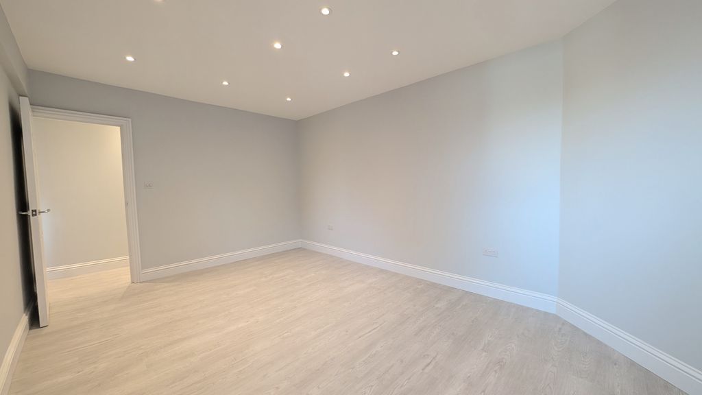 Property photo 2 of 9 Image