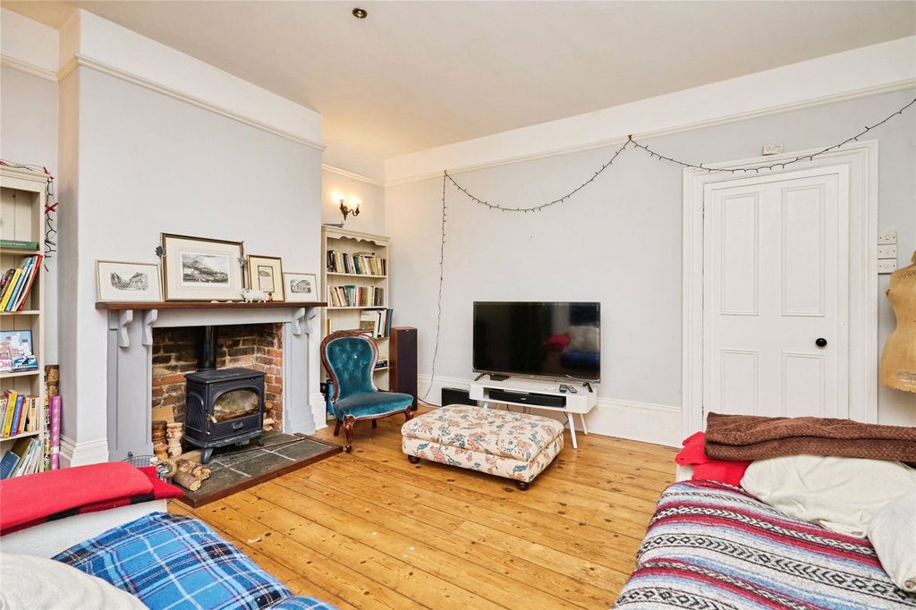 Property photo 3 of 20 Living Room