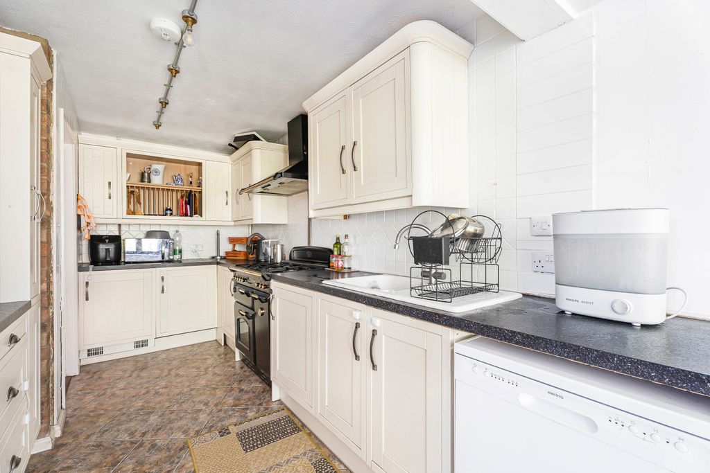 Property photo 2 of 12 Kitchen