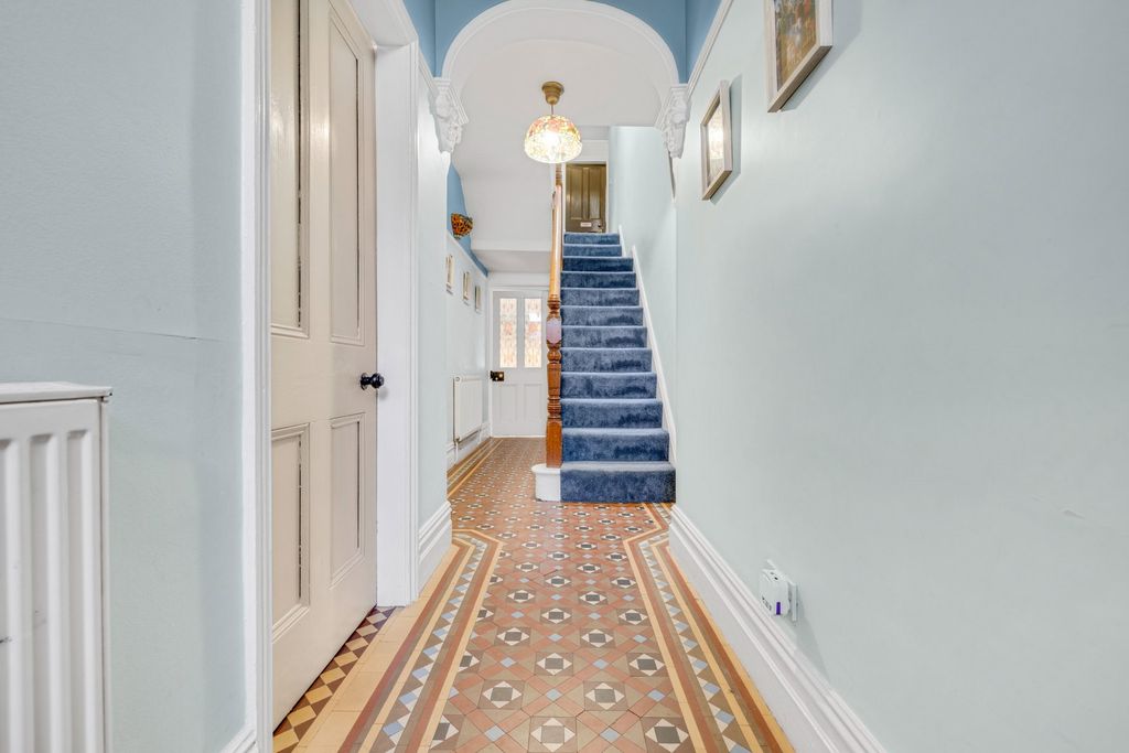 Property photo 2 of 42