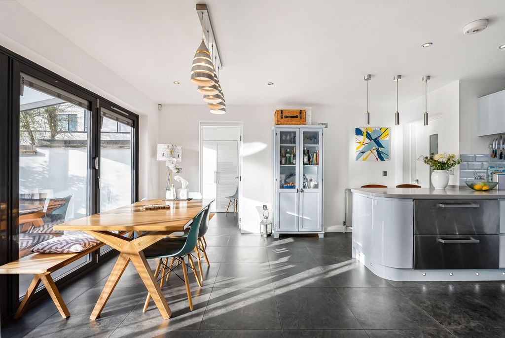 Property photo 3 of 32 Kitchen/Dining Room