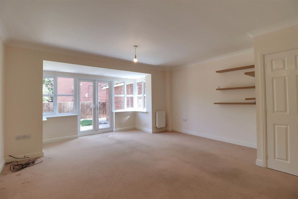 Property photo 2 of 21