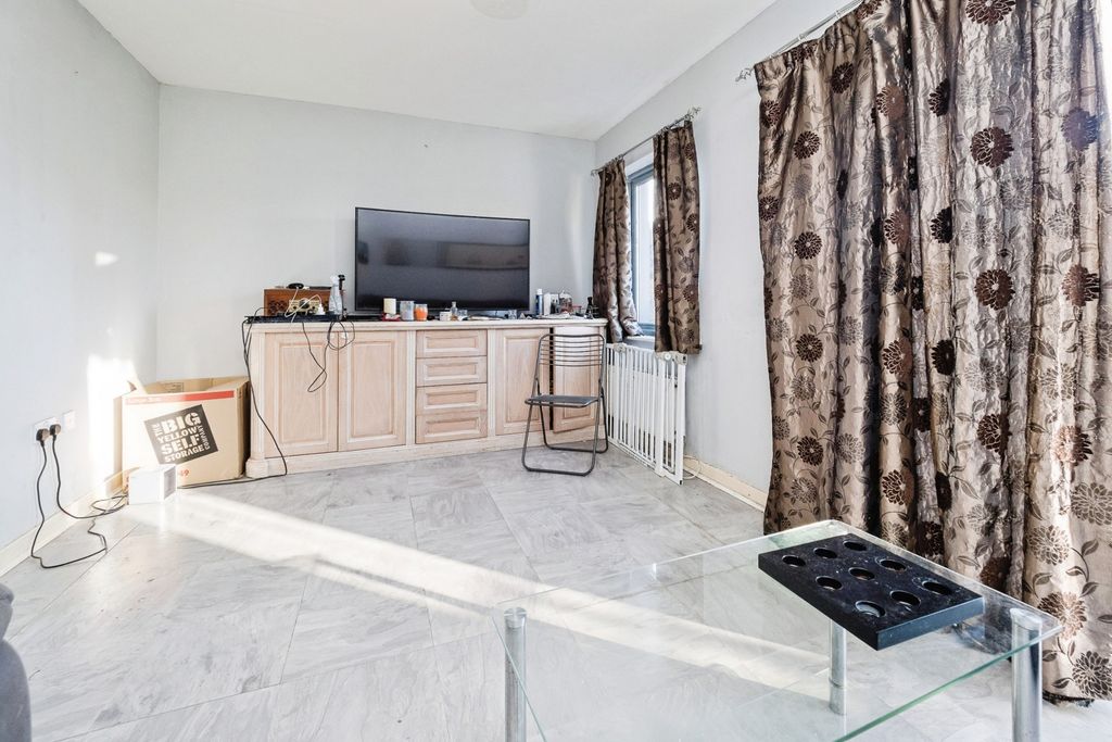 Property photo 3 of 16 Photo