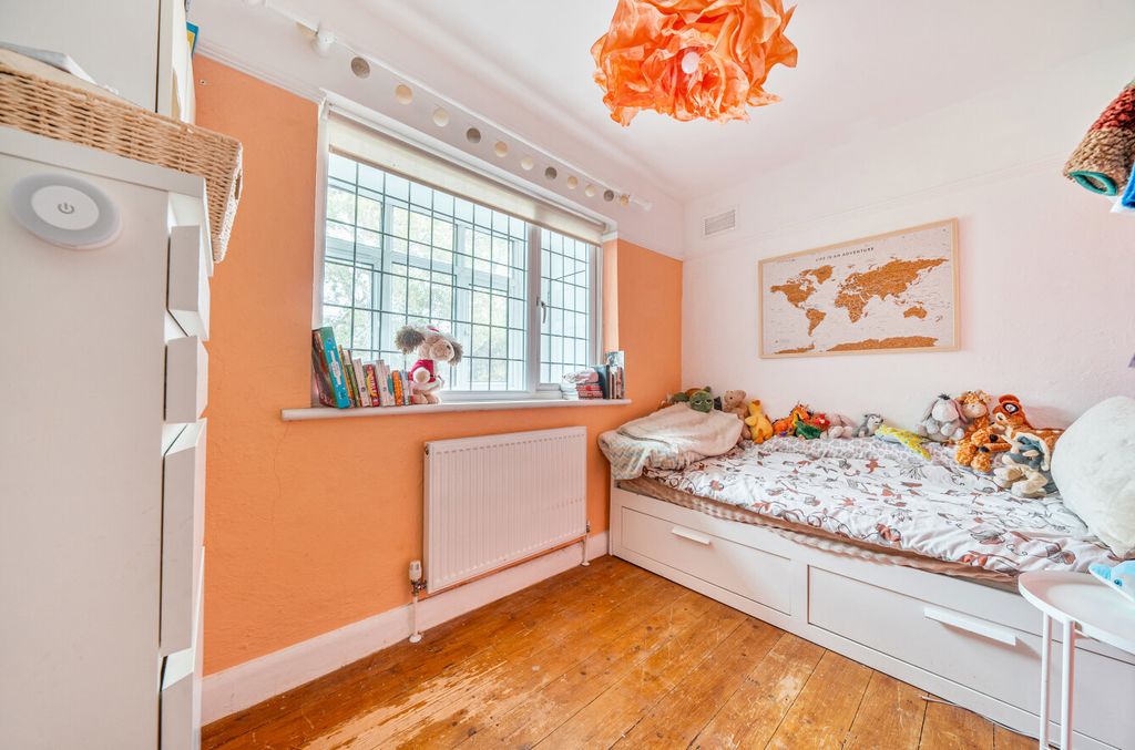 3 bed maisonette for saleCastleton Avenue, Bexleyheath, Kent DA7 photo 4