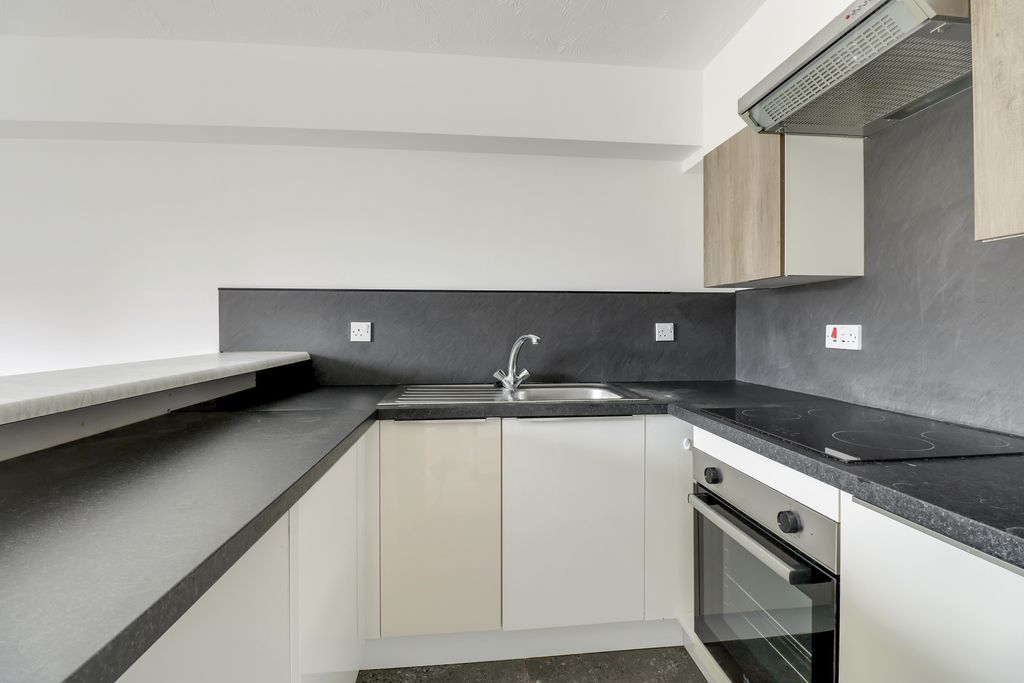 Property photo 2 of 6 Kitchenette
