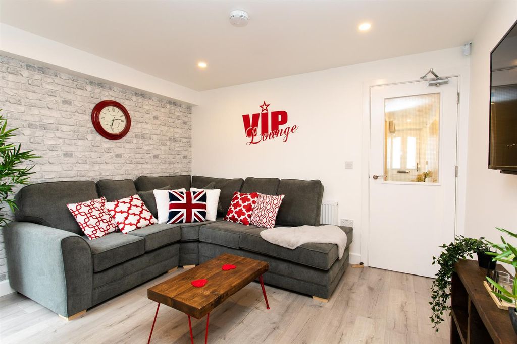 Property photo 2 of 7 60 Hollis Road-34.Jpg