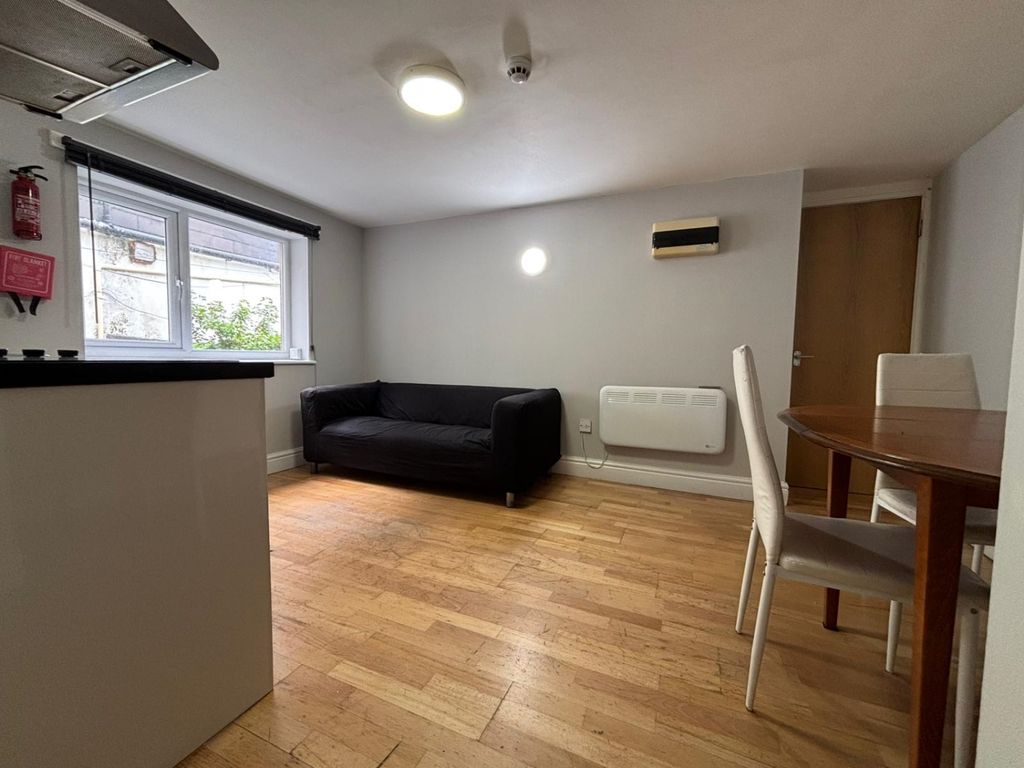 Property photo 1 of 5 7Afdfc17-88d1-46B0-B51F-E6748A21A482