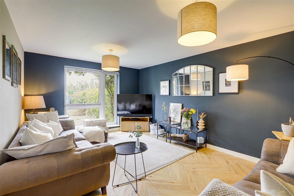 Property photo 3 of 32 4211.Jpg
