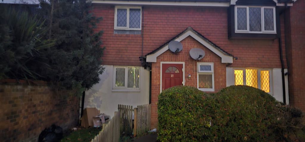 Property photo 1 of 19 21 Padcroft Road, West Drayton, Ub7 7Rb