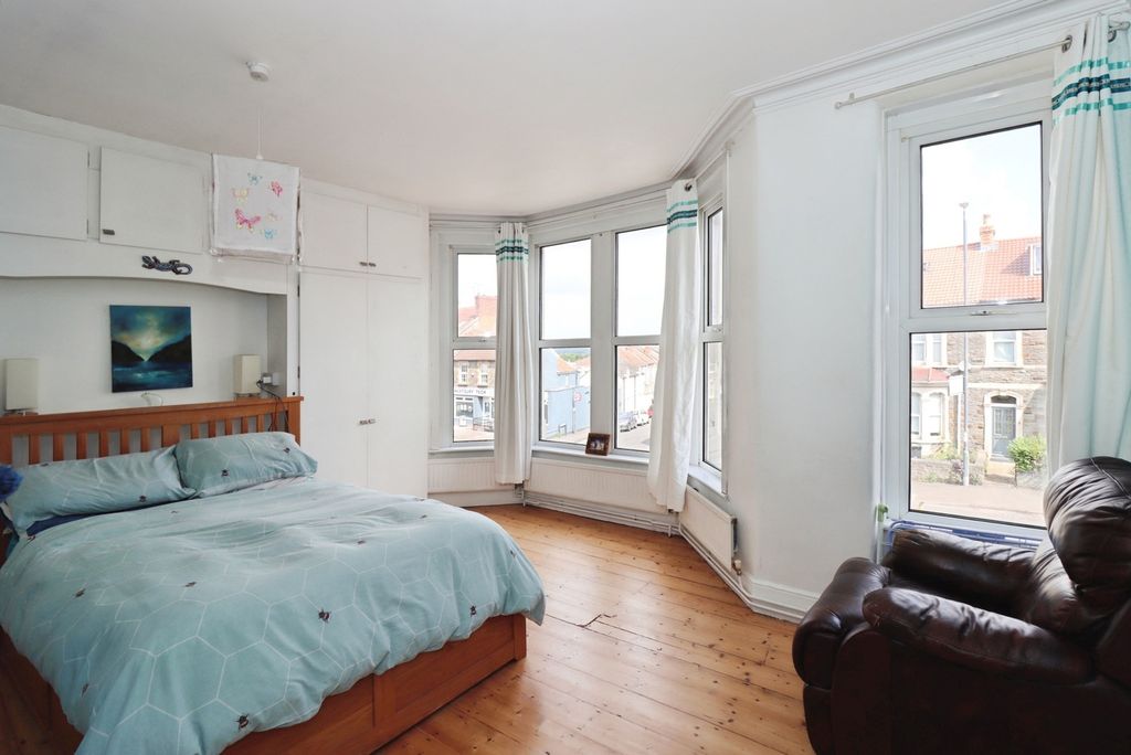 Property photo 2 of 17 Photo