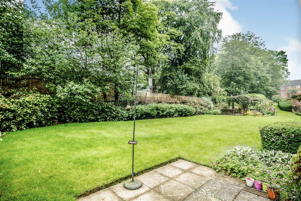 Property photo 3 of 24 Gardens