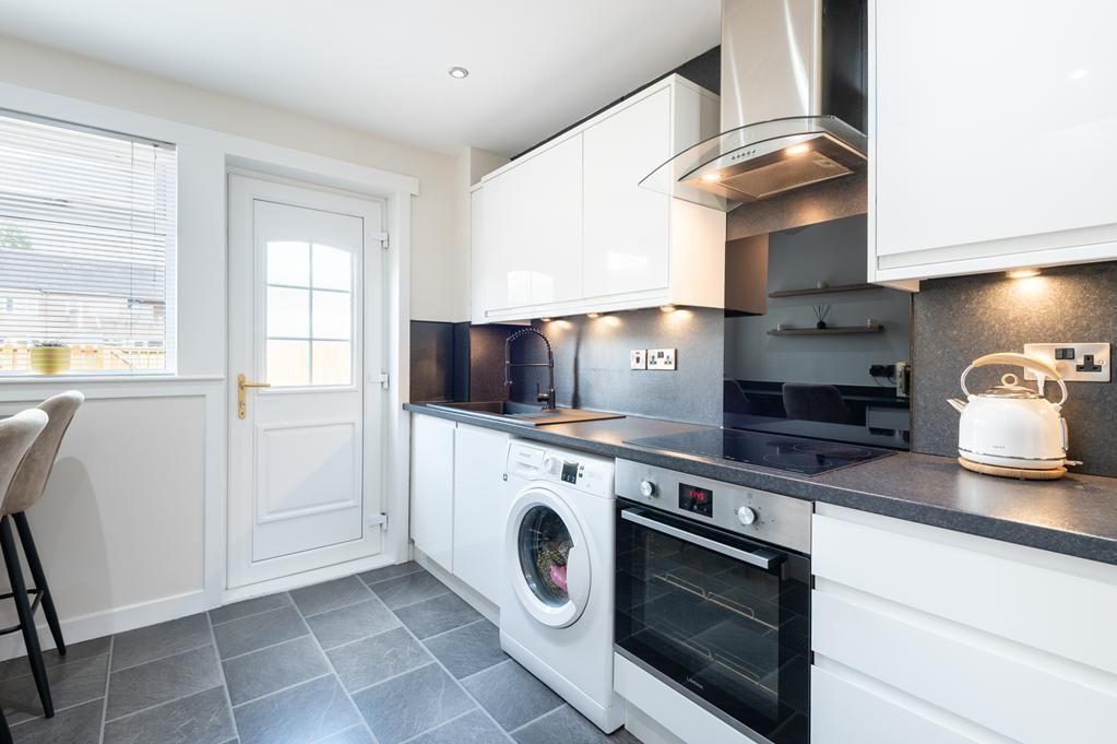 Property photo 3 of 16 Lev1469Pem Breakfasting Kitchen.Jpg