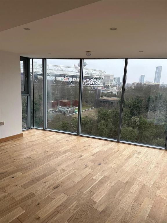 Property photo 2 of 7 58 Dace Rd Lounge.Jpg