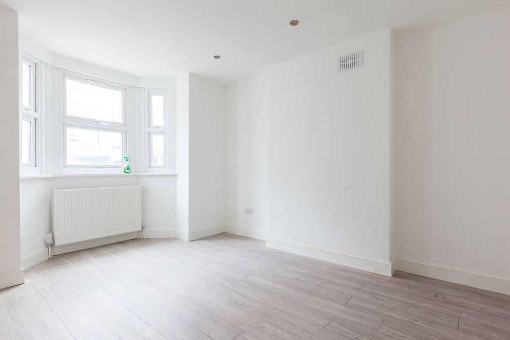 Property photo 2 of 3