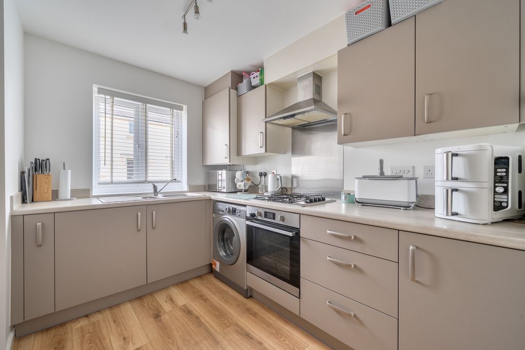 Property photo 2 of 20 1454808-14-69Fca2E4Cbf26