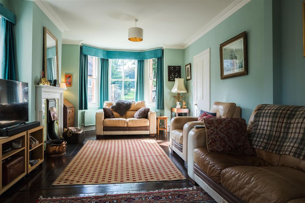 Property photo 3 of 19 2025-09-24-J3145-Eves-0188-Hdr.Jpg